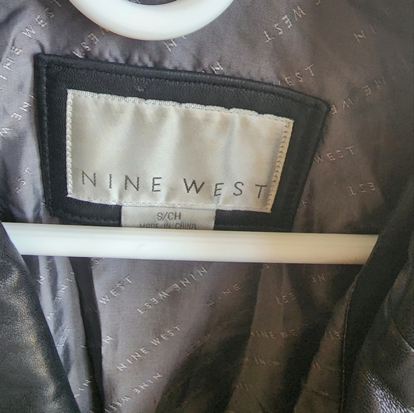 Great preloved condition- Nine West leather blazer. Size Small. Black,heavy. - Picture 4 of 7